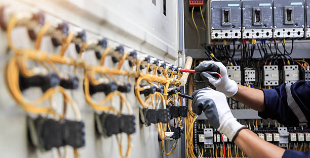 Professional Electrician technician working in Richmond Heights, OH